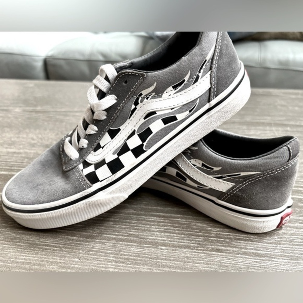 VANS Gray and White Kids Shoes 4.5 GUC